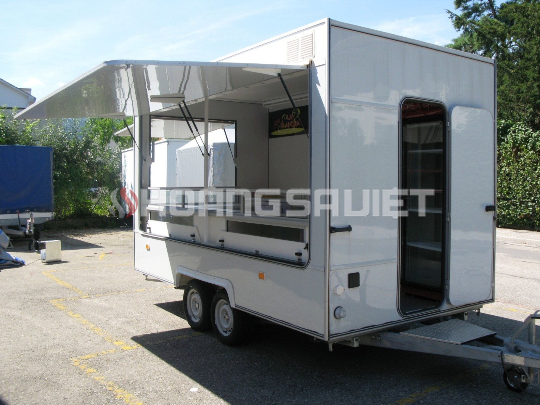 Nice, cheap street vendor - Source: Hoang Sa Viet